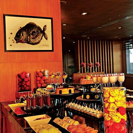 Holiday Inn New Delhi Mayur Vihar Noida By Ihg Exteriér fotografie A buffet at a restaurant
