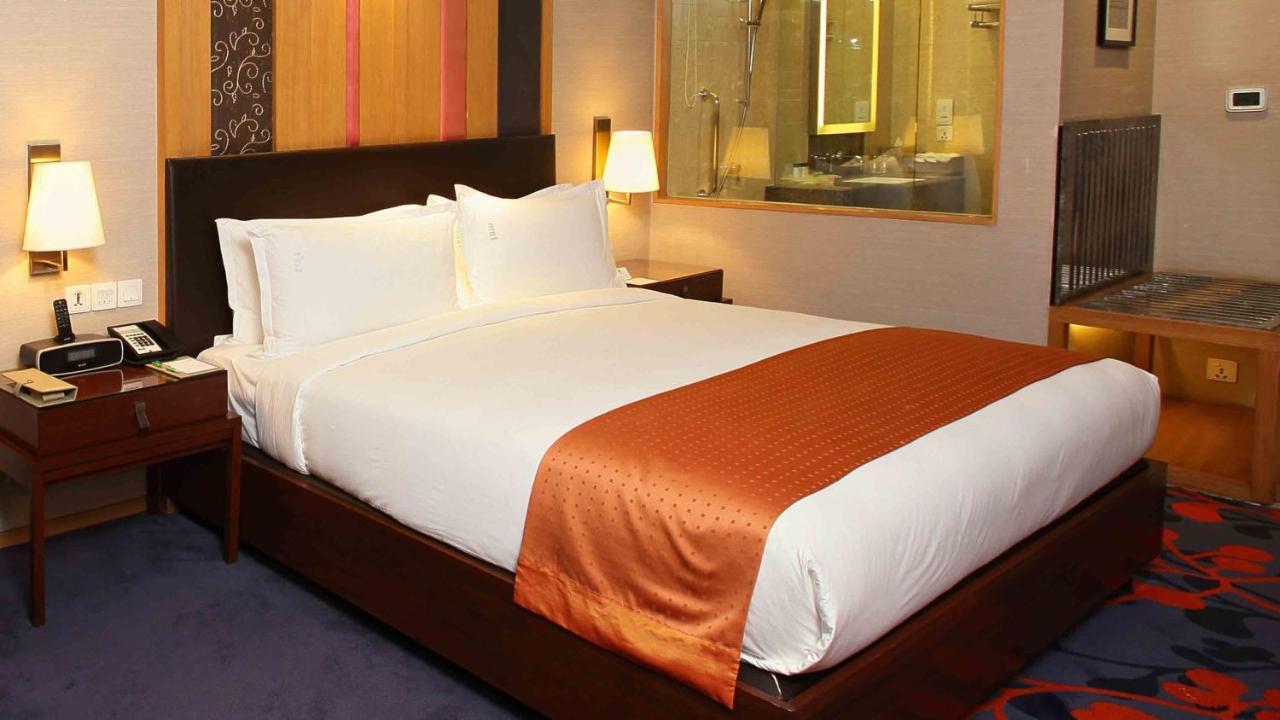 Holiday Inn New Delhi Mayur Vihar Noida By Ihg Exteriér fotografie A bed runner