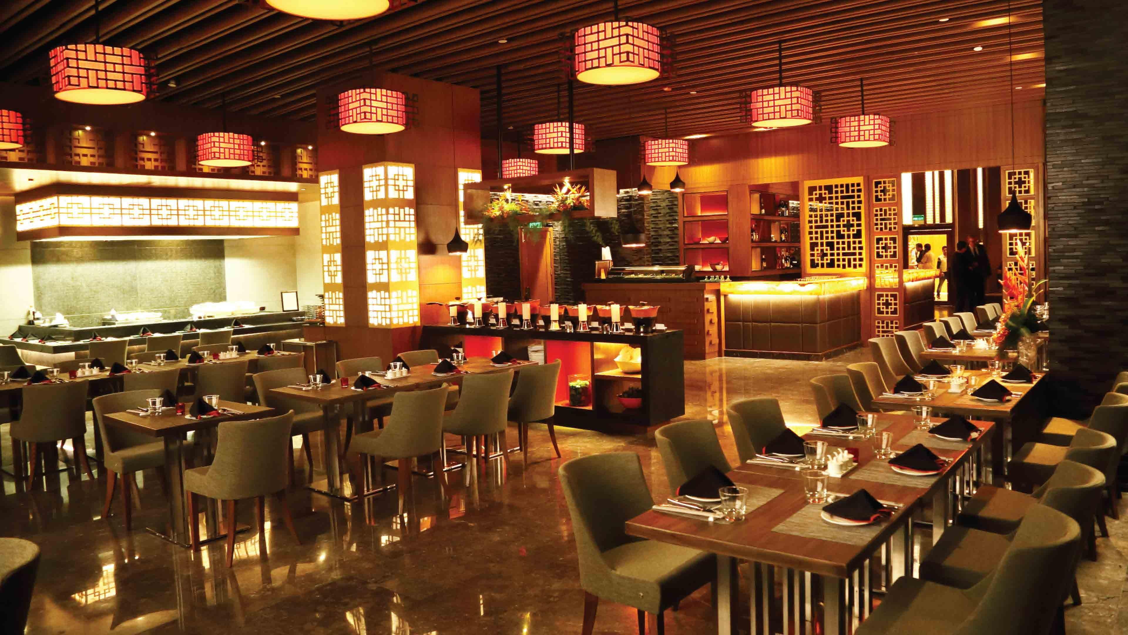 Holiday Inn New Delhi Mayur Vihar Noida By Ihg Exteriér fotografie The interior of the restaurant