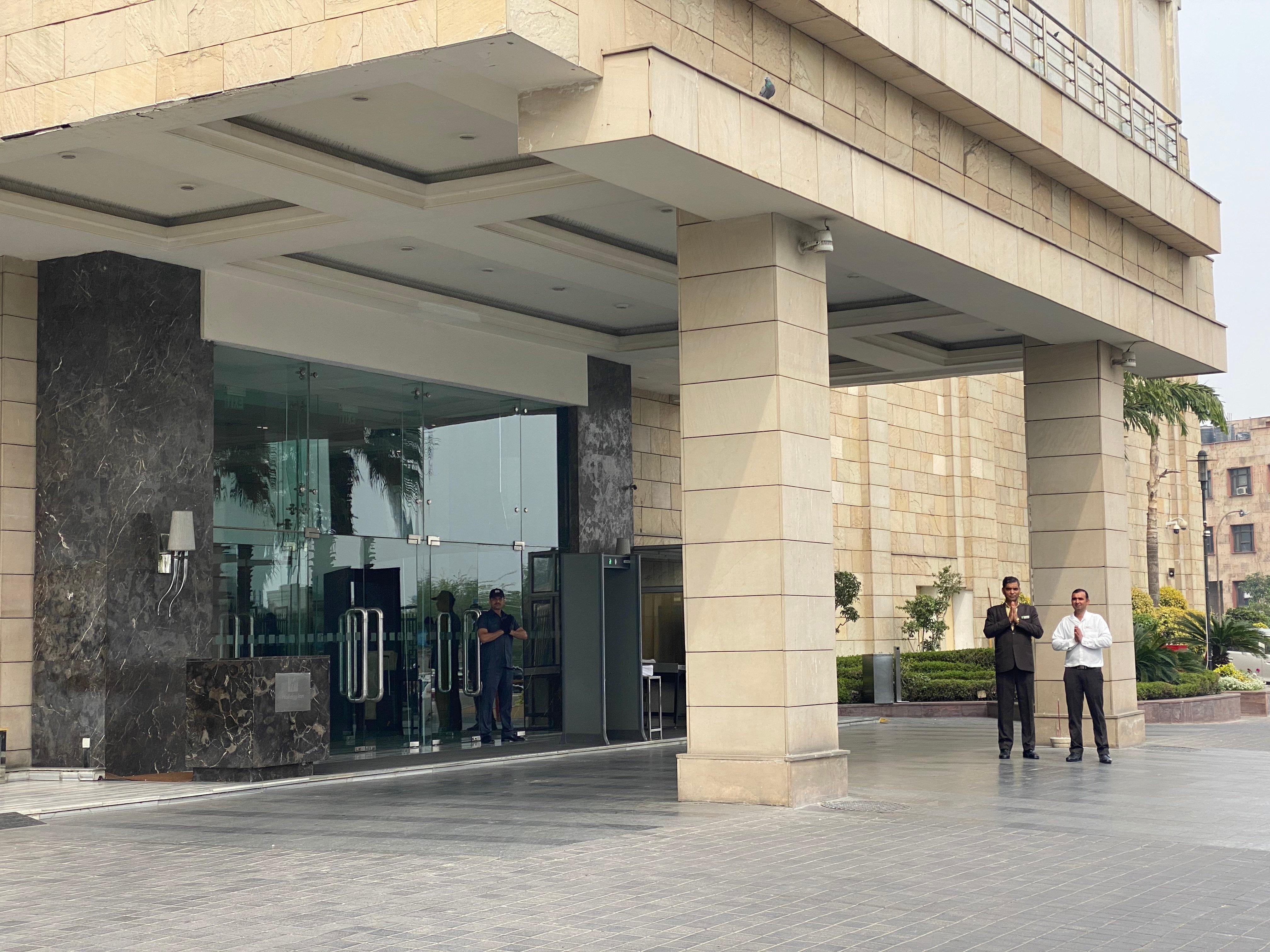 Holiday Inn New Delhi Mayur Vihar Noida By Ihg Exteriér fotografie The main entrance of the hotel