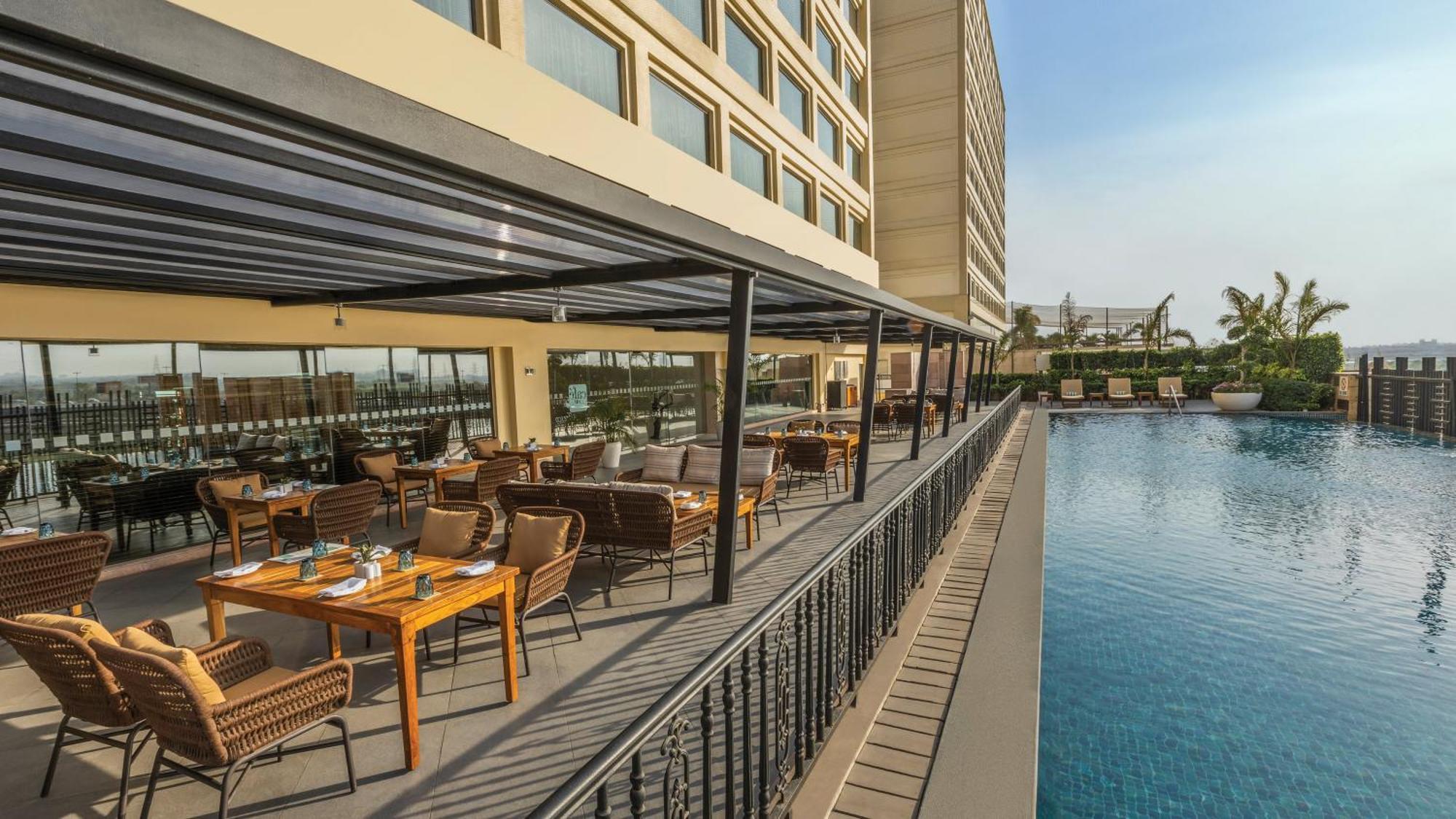 Holiday Inn New Delhi Mayur Vihar Noida By Ihg Exteriér fotografie The Poolside at The Park, Hyderabad