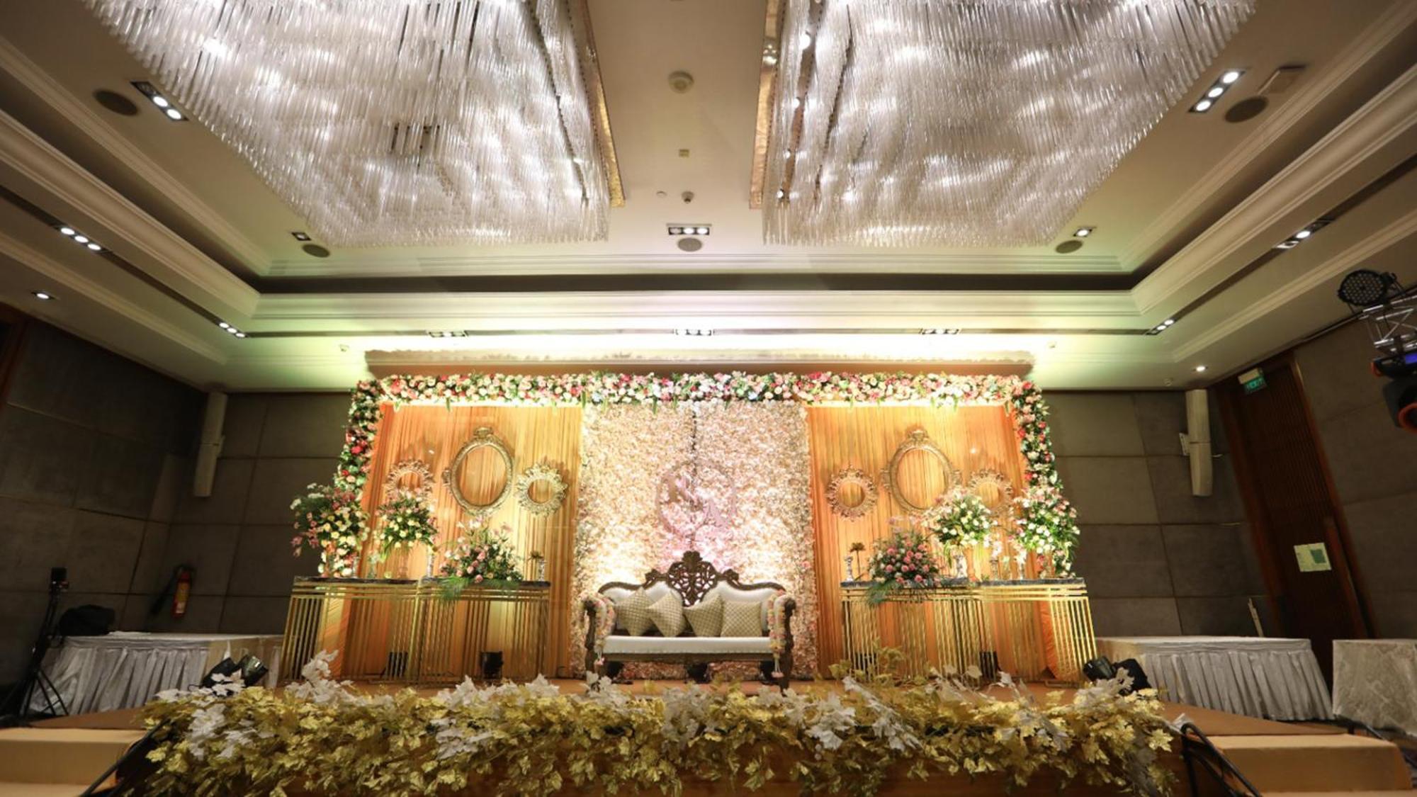 Holiday Inn New Delhi Mayur Vihar Noida By Ihg Exteriér fotografie A modern Indian wedding reception